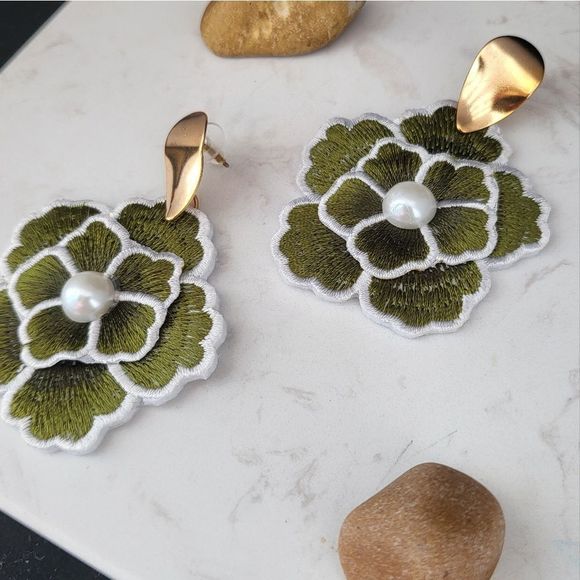 Handmade flower earrings green pink statement new - Picture 3 of 8